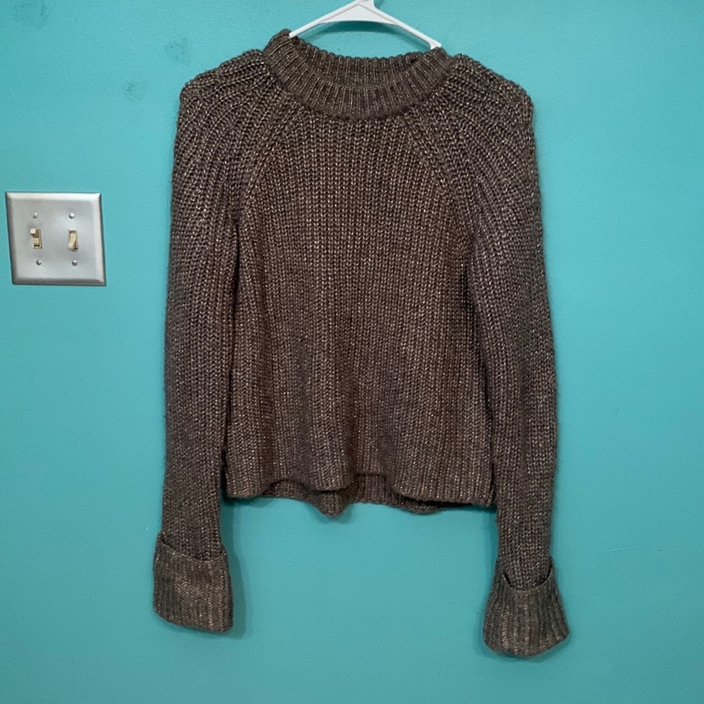 H&M cable knit sweater. Cocoa colored with gold and silver accents. Size XS.